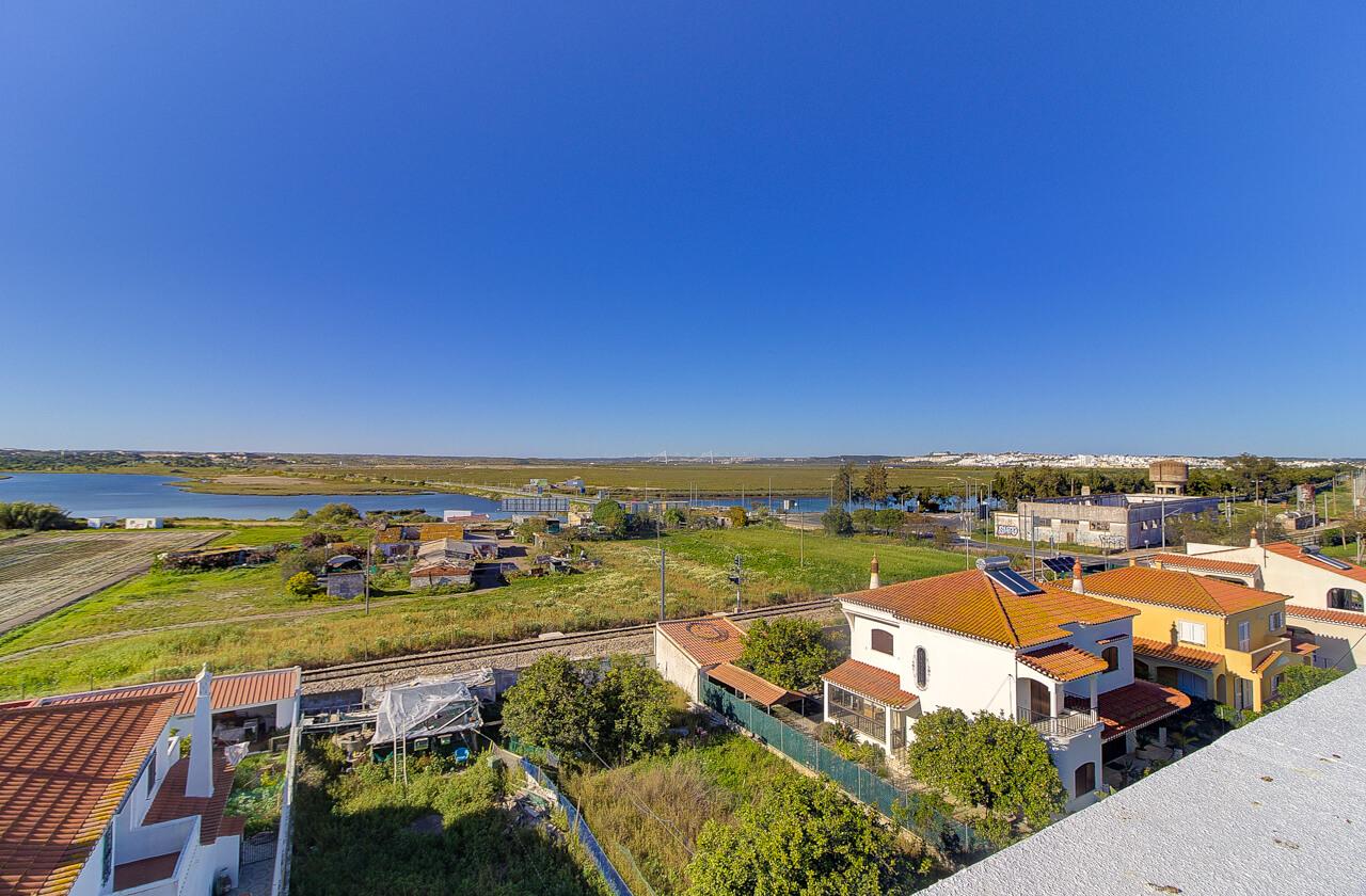 Elegante T2 no rés-do-chão com estilo de vida de resort em VRSA