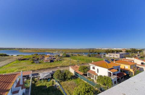 Elegante T2 no rés-do-chão com estilo de vida de resort em VRSA