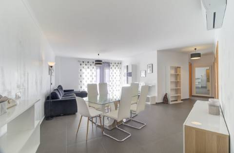 Elegante T2 no rés-do-chão com estilo de vida de resort em VRSA