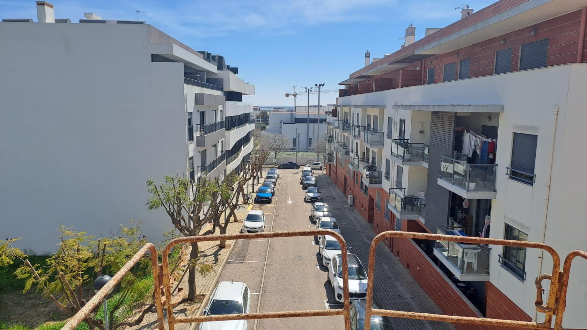 Apartamento T3, 2,º andar com vista mar e linhas modernas em Tavira