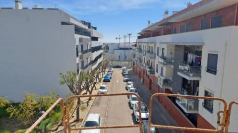 Apartamento T3, 2,º andar com vista mar e linhas modernas em Tavira
