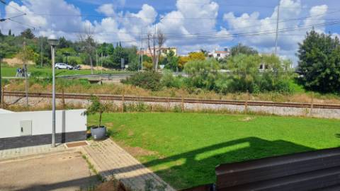 Apartamento T2 r/c elevado com linhas direitas em Tavira