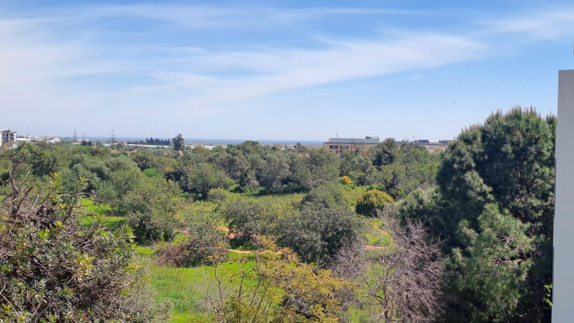 Apartamento T3, 2.º andar com vista mar e linhas modernas em Tavira