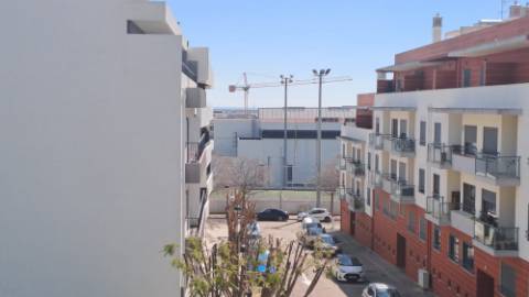Apartamento T3, 2.º andar com vista mar e linhas modernas em Tavira