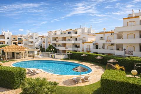 Apartamento T3 Remodelado na Urbanização do Vale Caranguejo, em Tavira!
