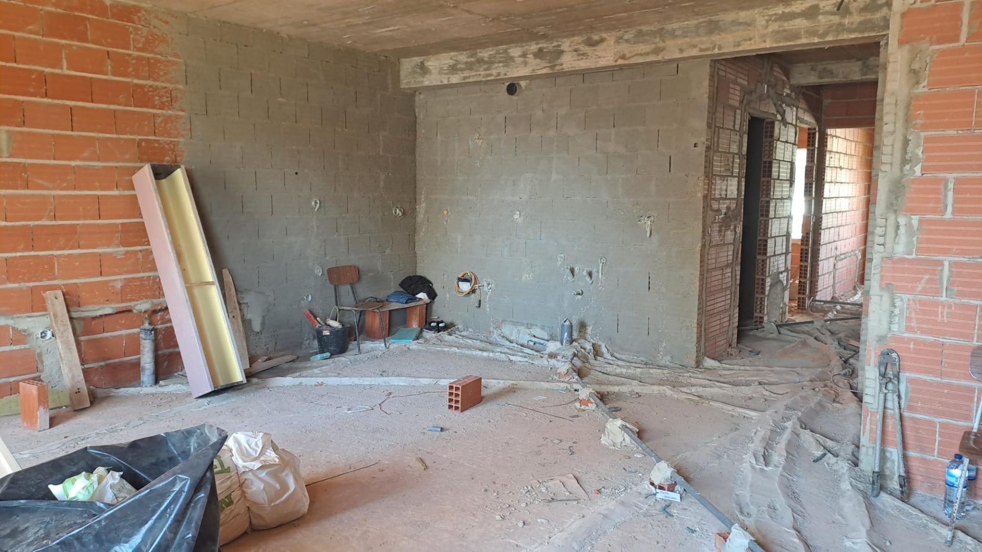 Apartamento T2, r/c elevado com linhas direitas em Tavira