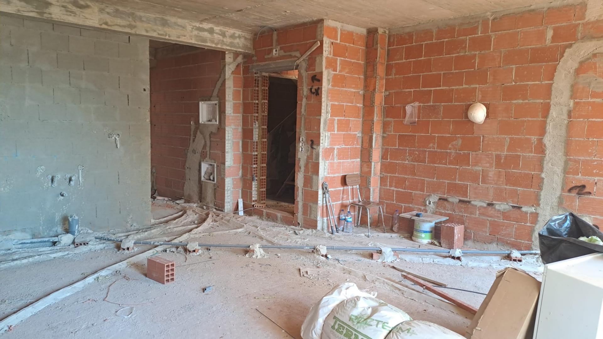 Apartamento T2, r/c elevado com linhas direitas em Tavira