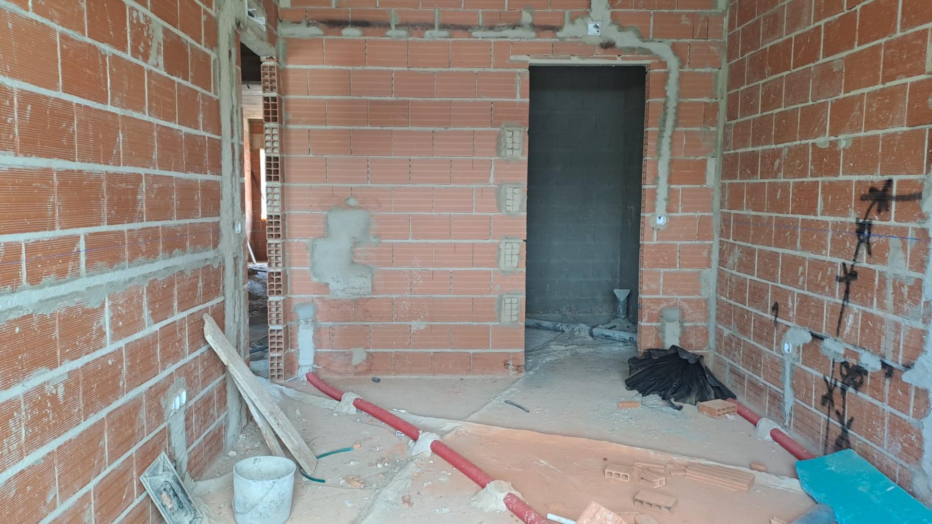 Apartamento T2, r/c elevado com linhas direitas em Tavira