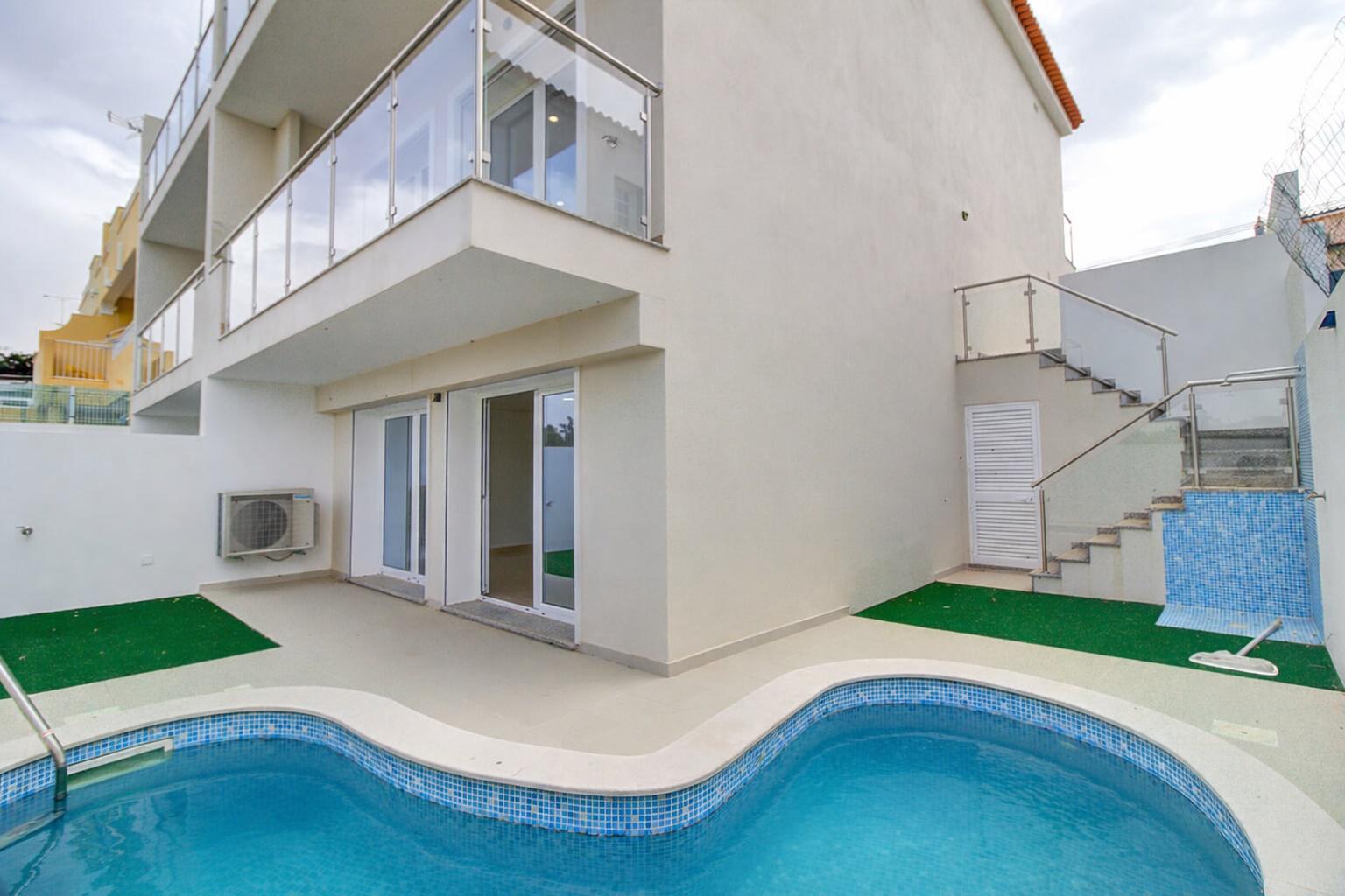 Deslumbrante moradia T3 nova a estrear com piscina, em Altura