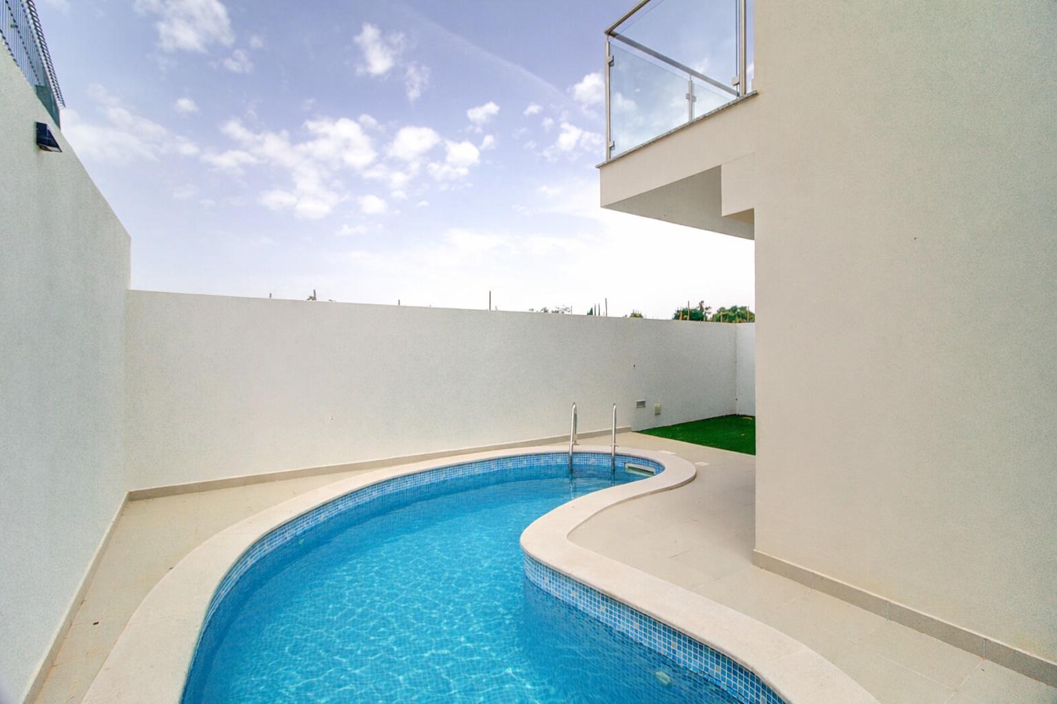 Deslumbrante moradia T3 nova a estrear com piscina, em Altura