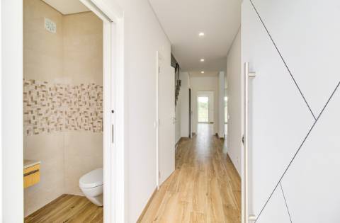 Deslumbrante moradia T3 nova a estrear com piscina, em Altura