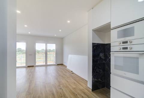 Deslumbrante moradia T3 nova a estrear com piscina, em Altura