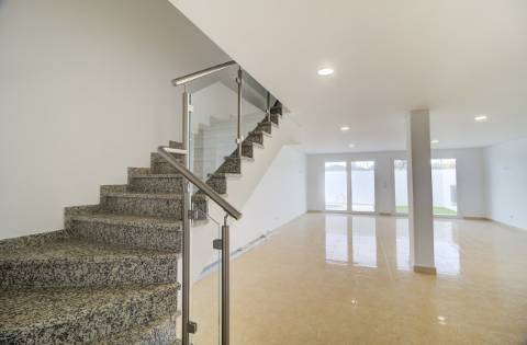 Deslumbrante moradia T3 nova a estrear com piscina, em Altura