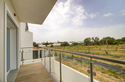 Deslumbrante moradia T3 nova a estrear com piscina, em Altura