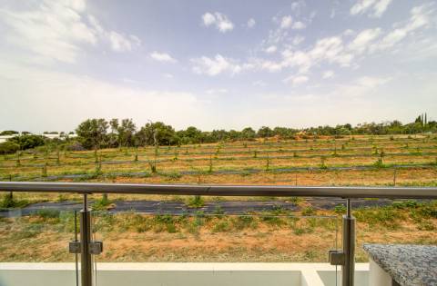 Deslumbrante moradia T3 nova a estrear com piscina, em Altura