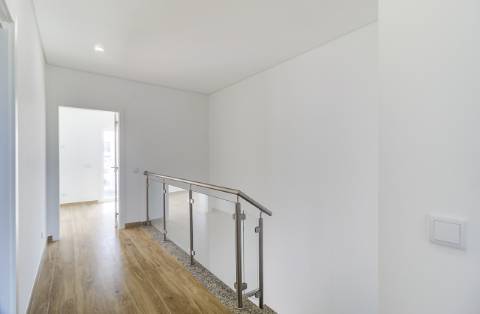 Deslumbrante moradia T3 nova a estrear com piscina, em Altura