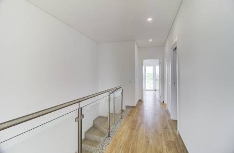 Deslumbrante moradia T3 nova a estrear com piscina, em Altura