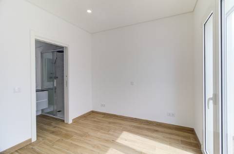 Deslumbrante moradia T3 nova a estrear com piscina, em Altura