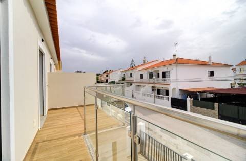 Deslumbrante moradia T3 nova a estrear com piscina, em Altura