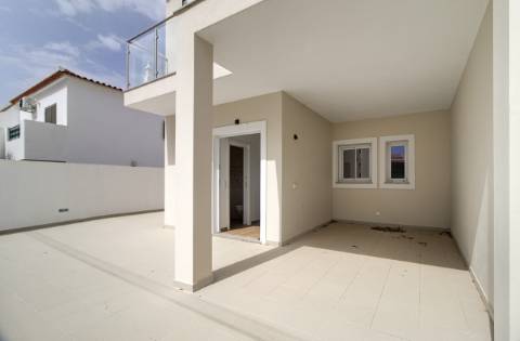 Deslumbrante moradia T3 nova a estrear com piscina, em Altura