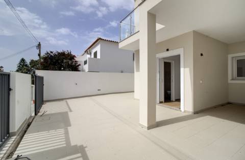 Deslumbrante moradia T3 nova a estrear com piscina, em Altura