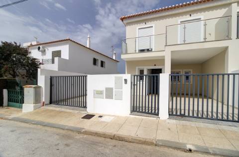 Deslumbrante moradia T3 nova a estrear com piscina, em Altura