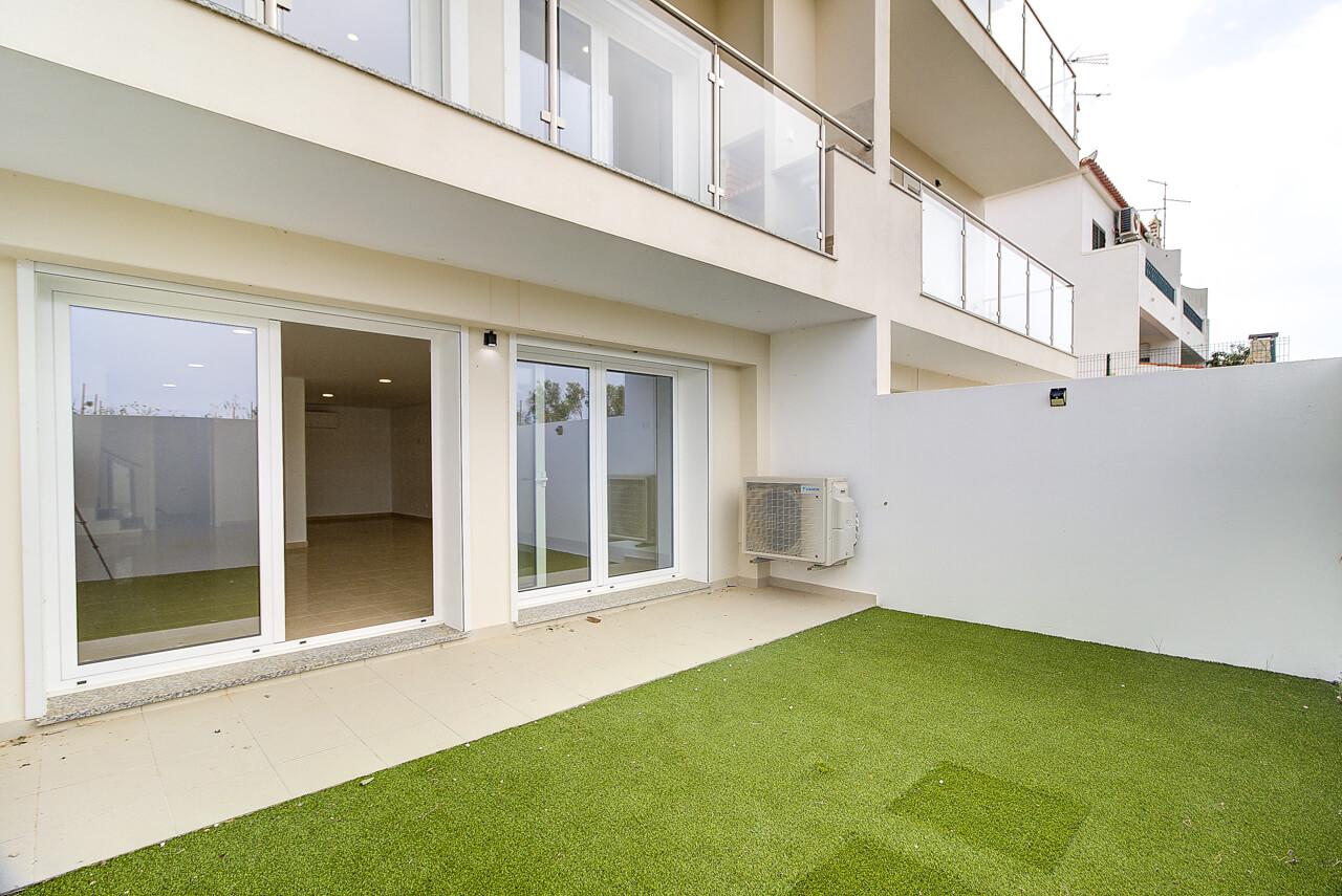 Moradia T3 moderna e luminosa, nova a estrear, localizada em Altura