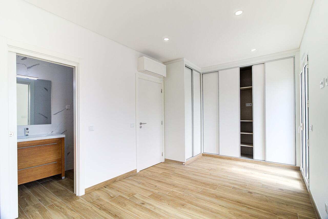 Moradia T3 moderna e luminosa, nova a estrear, localizada em Altura