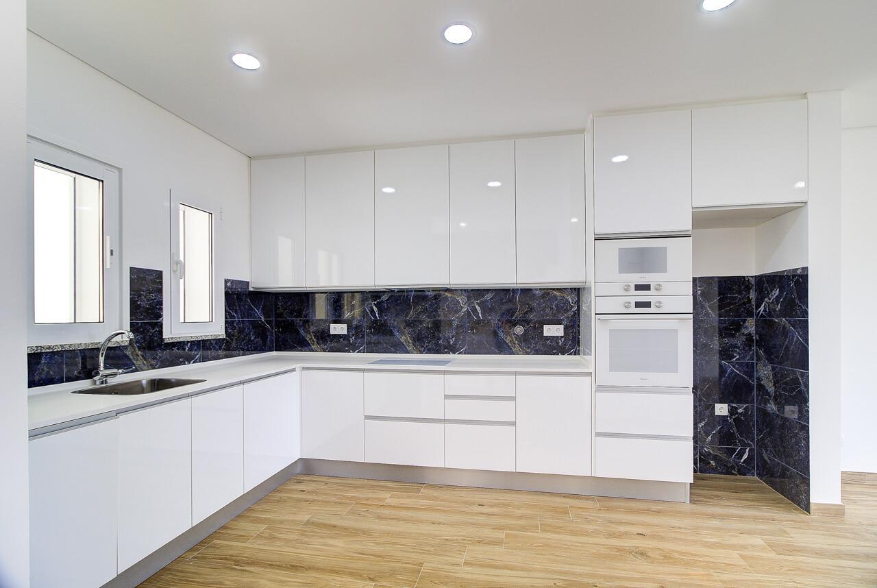 Moradia T3 moderna e luminosa, nova a estrear, localizada em Altura