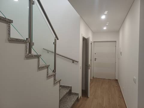 Moradia T3 moderna e luminosa, nova a estrear, localizada em Altura