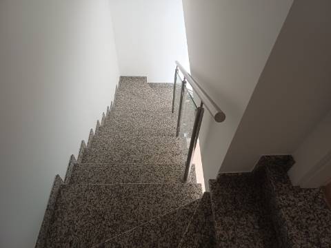 Moradia T3 moderna e luminosa, nova a estrear, localizada em Altura