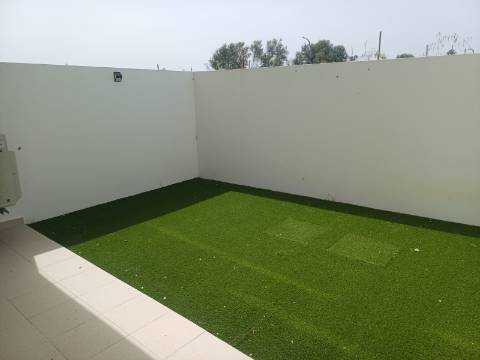 Moradia T3 moderna e luminosa, nova a estrear, localizada em Altura