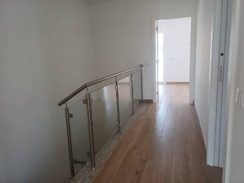 Moradia T3 moderna e luminosa, nova a estrear, localizada em Altura