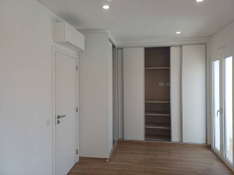 Moradia T3 moderna e luminosa, nova a estrear, localizada em Altura