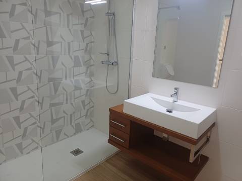 Moradia T3 moderna e luminosa, nova a estrear, localizada em Altura