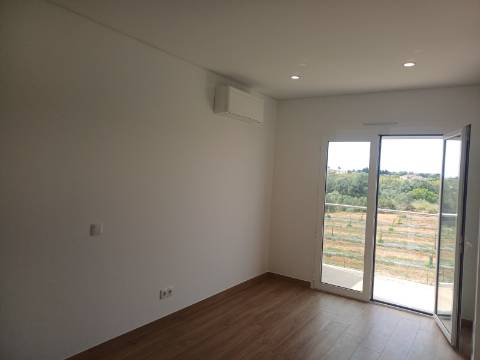 Moradia T3 moderna e luminosa, nova a estrear, localizada em Altura