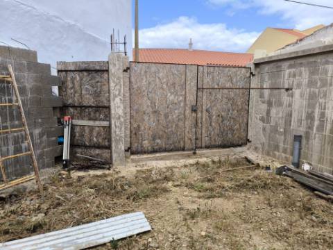 TERRENO URBANO COM 118 M² COM PROJECTO APROVADO PARA CONSTRUÇÃO DE MORADIA T2 NO CENTRO DA JUNQUEIRA - CASTRO MARIM - ALGARVE