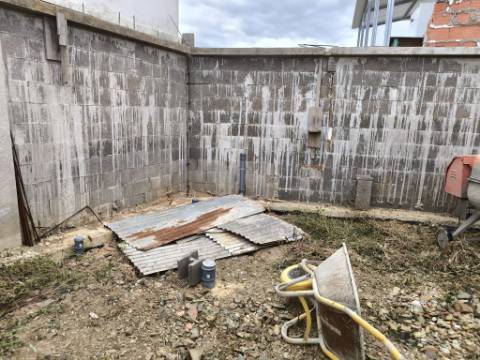 TERRENO URBANO COM 118 M² COM PROJECTO APROVADO PARA CONSTRUÇÃO DE MORADIA T2 NO CENTRO DA JUNQUEIRA - CASTRO MARIM - ALGARVE