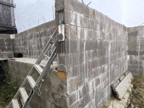 TERRENO URBANO COM 118 M² COM PROJECTO APROVADO PARA CONSTRUÇÃO DE MORADIA T2 NO CENTRO DA JUNQUEIRA - CASTRO MARIM - ALGARVE