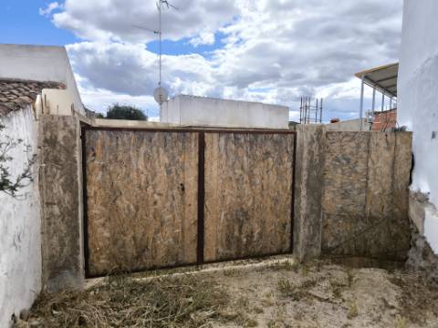 TERRENO URBANO COM 118 M² COM PROJECTO APROVADO PARA CONSTRUÇÃO DE MORADIA T2 NO CENTRO DA JUNQUEIRA - CASTRO MARIM - ALGARVE