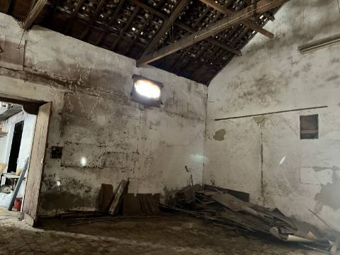 **Edifício Devoluto no Centro de Olhão para Construção de Prédio - Oportunidade de Investimento Premium**