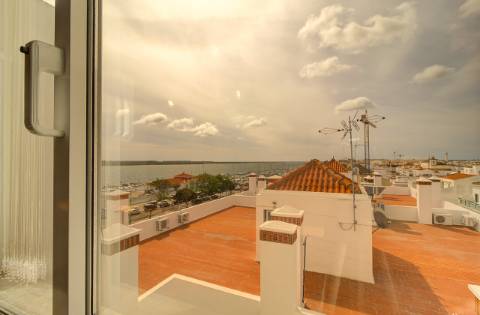 Apartamento T2 com vistas panorâmicas sobre o rio e o oceano