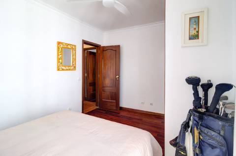 Apartamento T2 com vistas panorâmicas sobre o rio e o oceano
