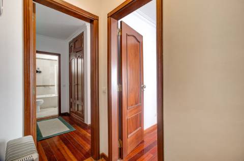 Apartamento T2 com vistas panorâmicas sobre o rio e o oceano
