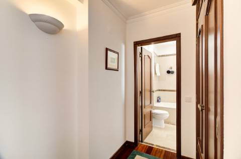 Apartamento T2 com vistas panorâmicas sobre o rio e o oceano