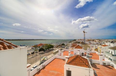 Apartamento T2 com vistas panorâmicas sobre o rio e o oceano