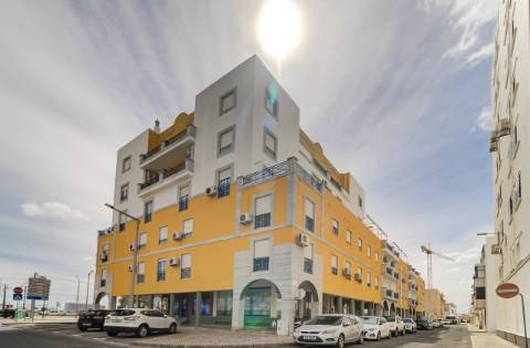 Apartamento T2 com vistas panorâmicas sobre o rio e o oceano
