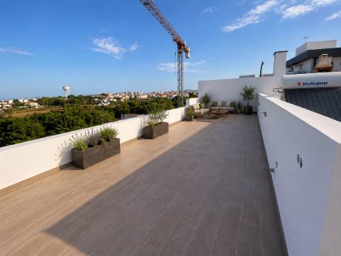 Apartamento T1 em Olhão, com terraço privativo e piscina.