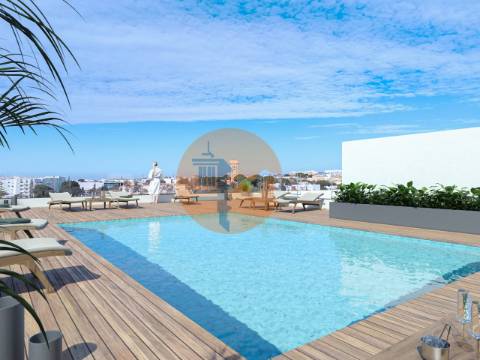 Apartamento T1 em Olhão, com terraço privativo e piscina.