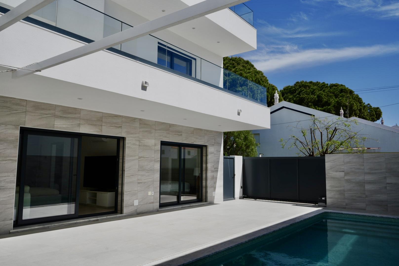 Moradia de Luxo Isolada em Condomínio T3+2 - Manta Rota